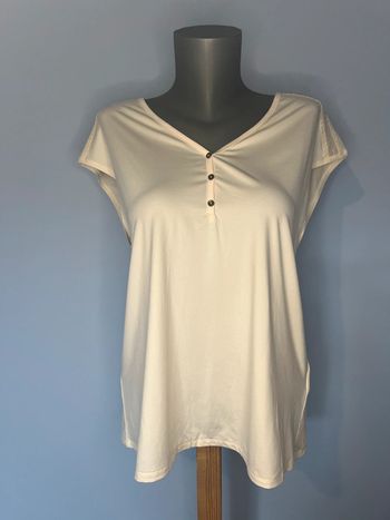 Haut léger Rougegorge – Taille FR 40 / EU 38 – Crème avec Détail Dentelle