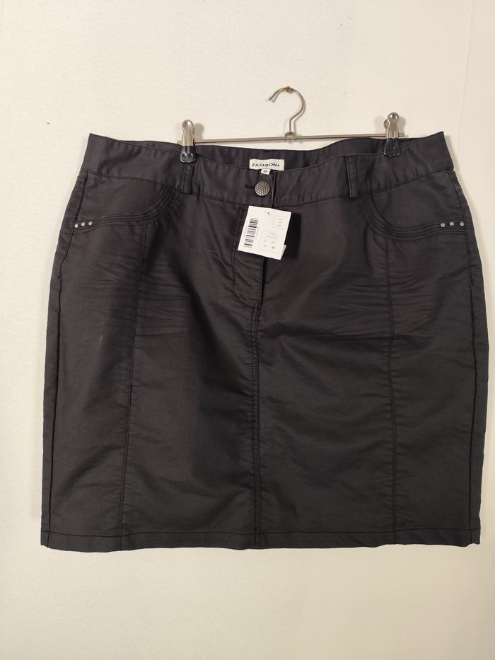 Jupe noire aspect huilé neuve