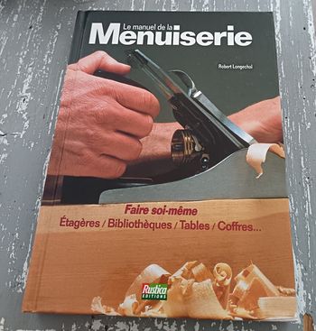 Livre "le manuel de la menuiserie" en très bon état