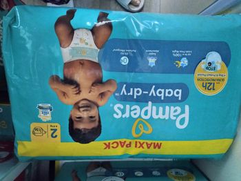 Pack de 136 couches Pampers baby dry taille 2