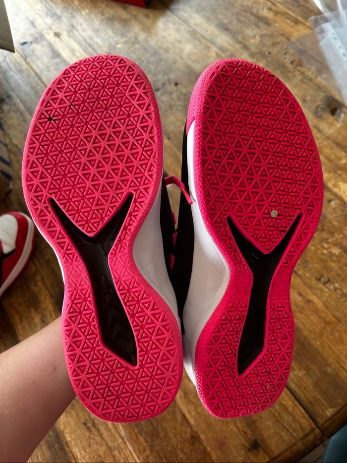 À vendre paire de basket indoor taille 40 - photo numéro 4