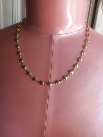 Collier avec cœurs en métal doré 