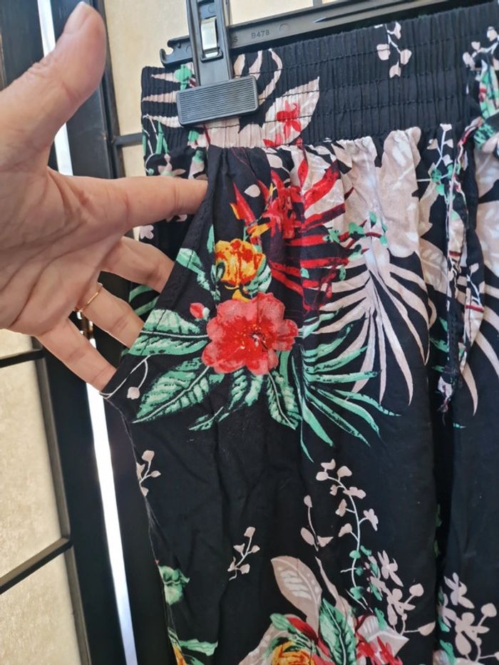 Pantalon fleuri - photo numéro 2
