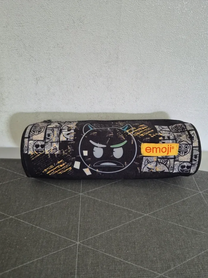 Trousse ronde emoji diable - photo numéro 3