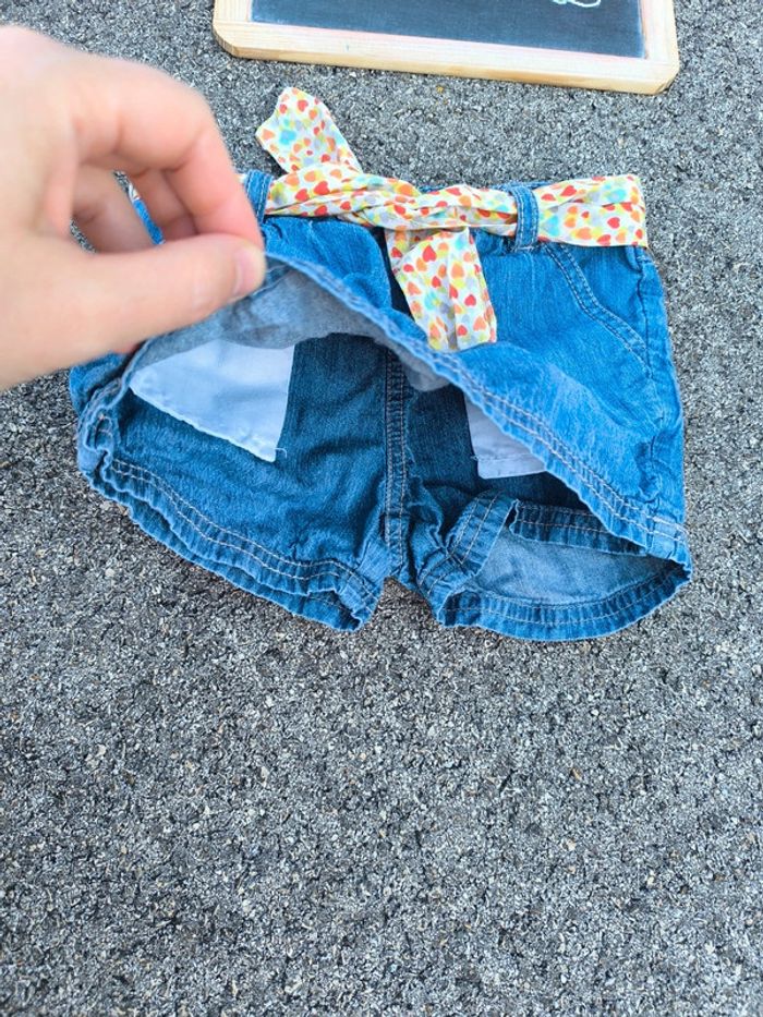 Jupe short taille 3 ans en très bon état - photo numéro 2