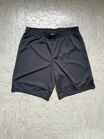 Short Nike Dri-Fit.