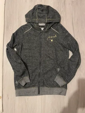 Sweet zippé à capuche