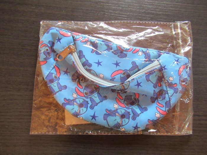 Sac banane Stitch neuf - photo numéro 3