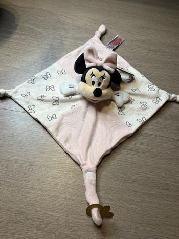 Doudou Minnie disney baby neuf avec étiquette