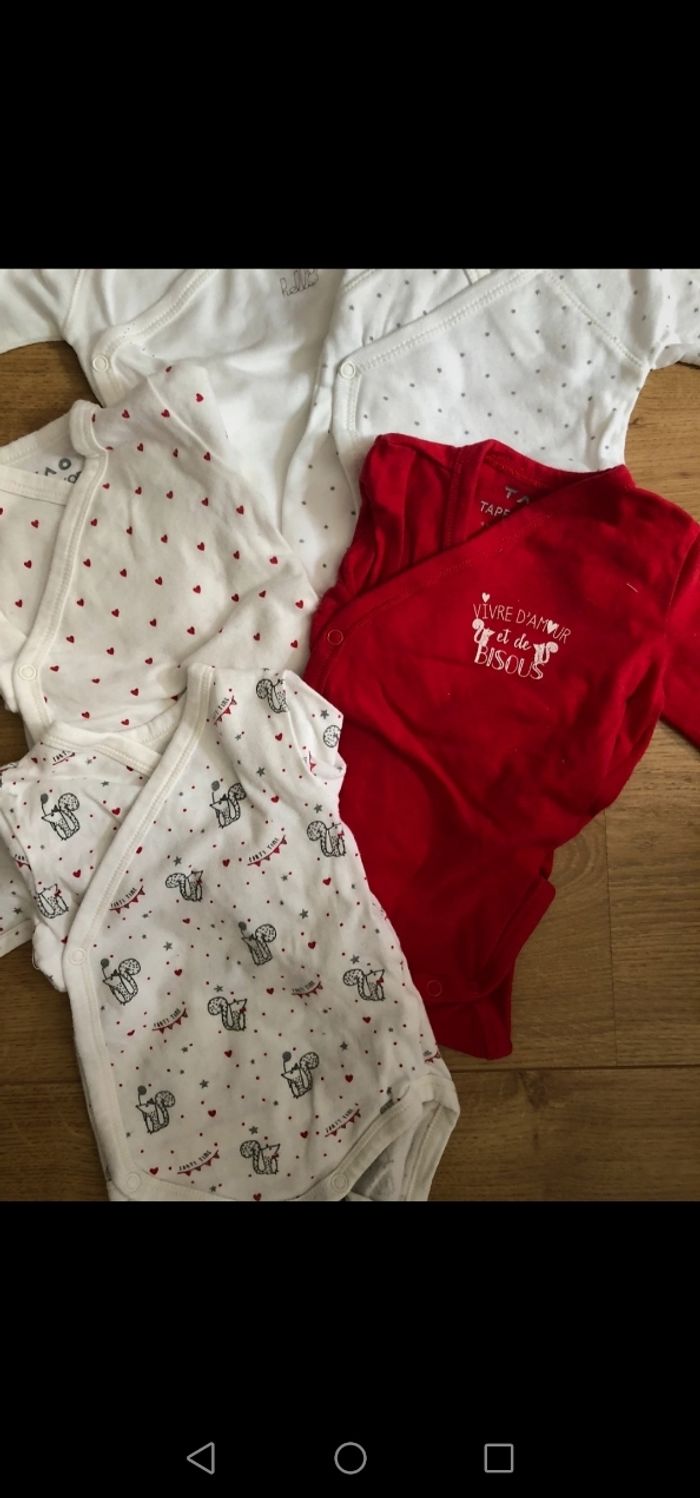 Lot 5 bodies taille 1 mois - photo numéro 2