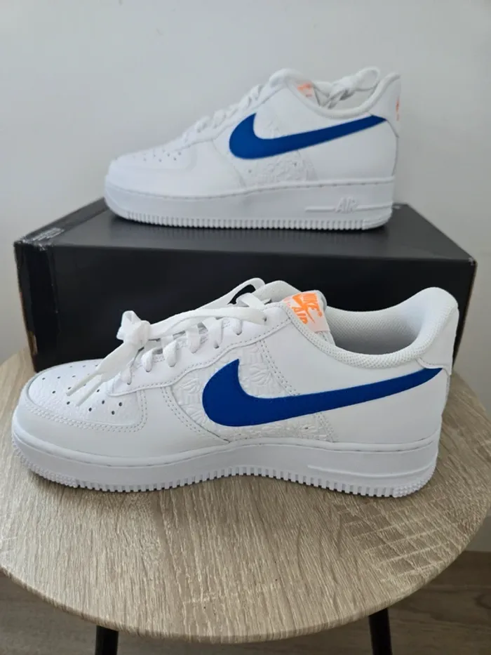 Nike air force 1 taille 38,5 neuves blanc bleu édition basket ball - photo numéro 4