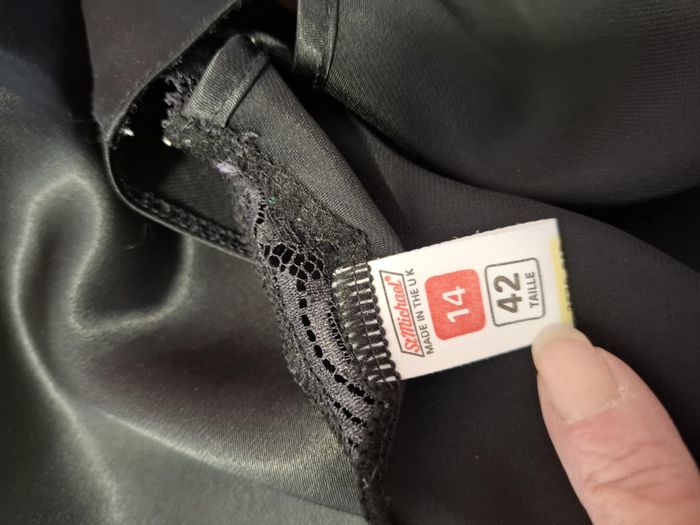 Joli caraco femme St Michael 42 noir décolleté dentelle très bon état - photo numéro 6