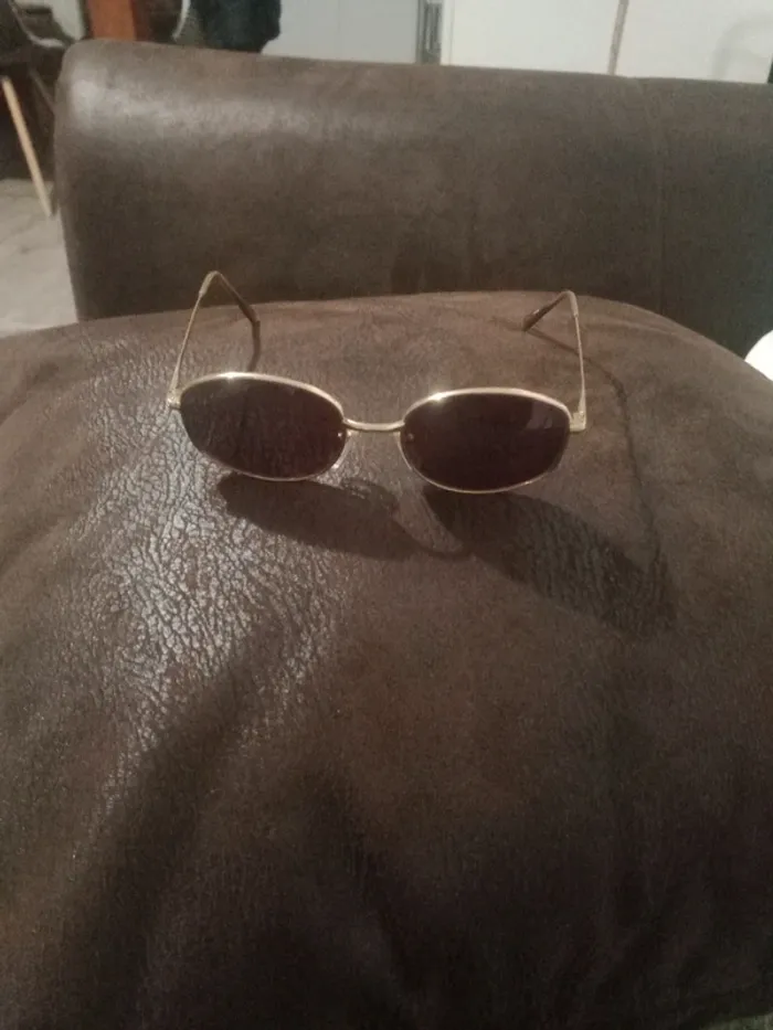Paire de lunettes de soleil vintage