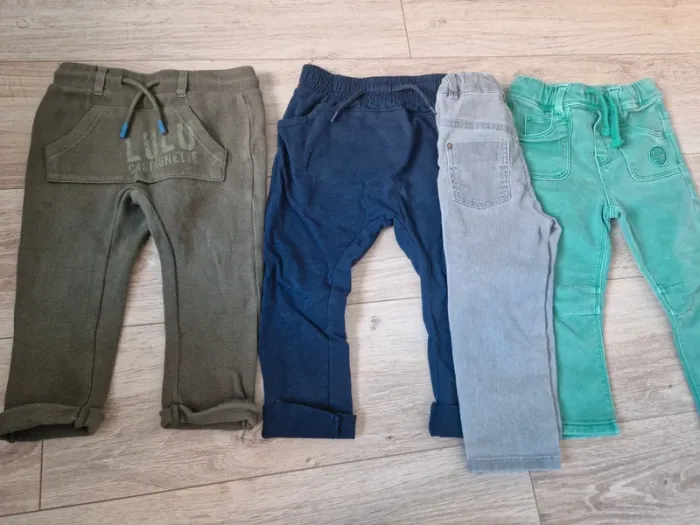 Lot 4 pantalons 2 ans, garçon, dont du neuf