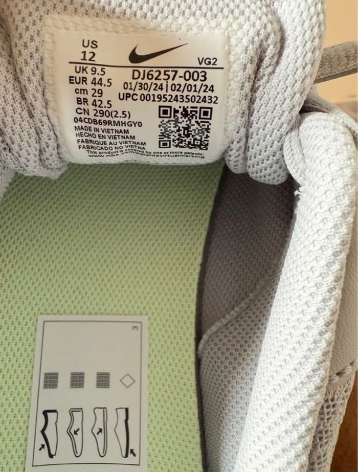 Baskets Nike Tanjun – Taille 44,5 – Gris clair/Blanc – Neuf avec étiquette - photo numéro 10