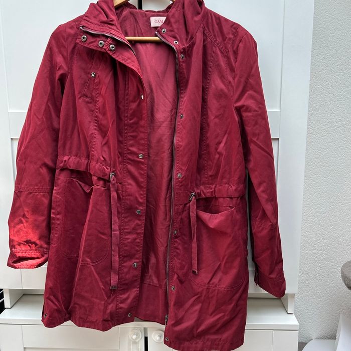 Imperméable rouge