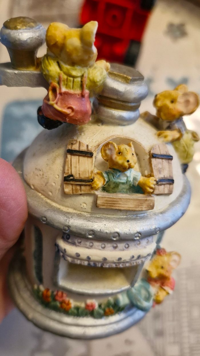 Adorable famille souris dans un moulin à café - photo numéro 9