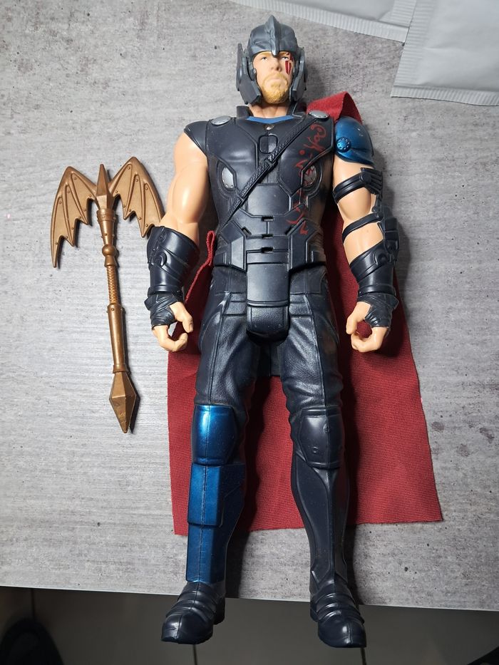 Figurine de thor  interactif
