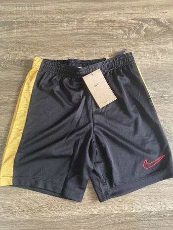 Short de sport garçon nike neuf