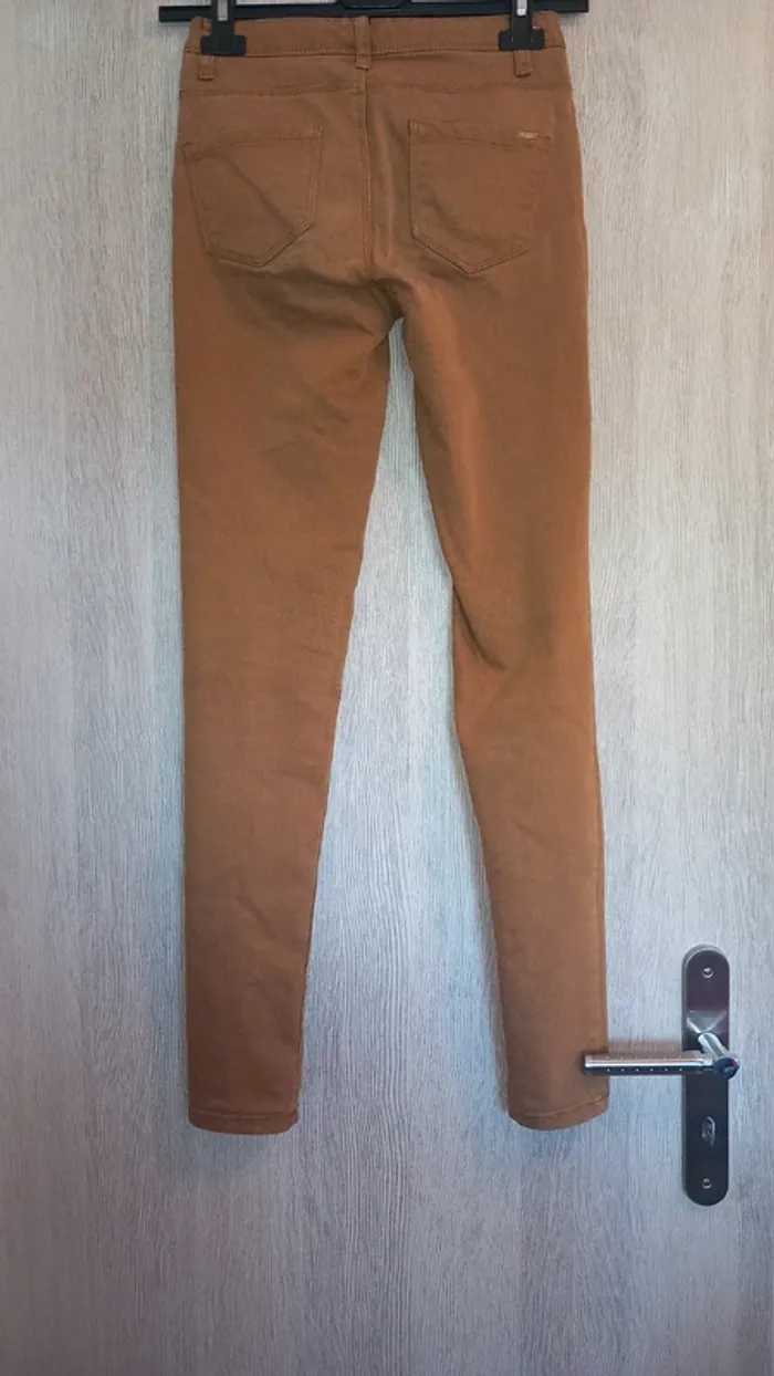Jean marron Jennyfer taille 32 - photo numéro 2
