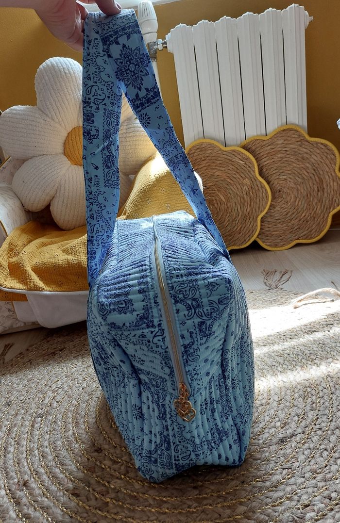 Sac week-end, à langer imprimé bandana bleu La p'tite cachottière - photo numéro 5