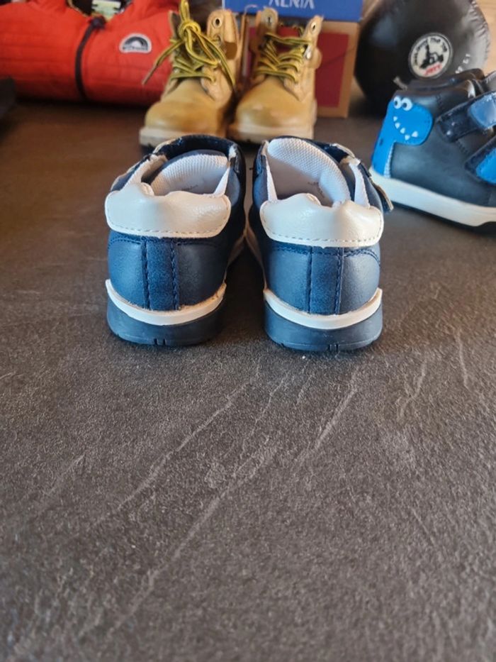 Chaussure  taille 19 - photo numéro 3