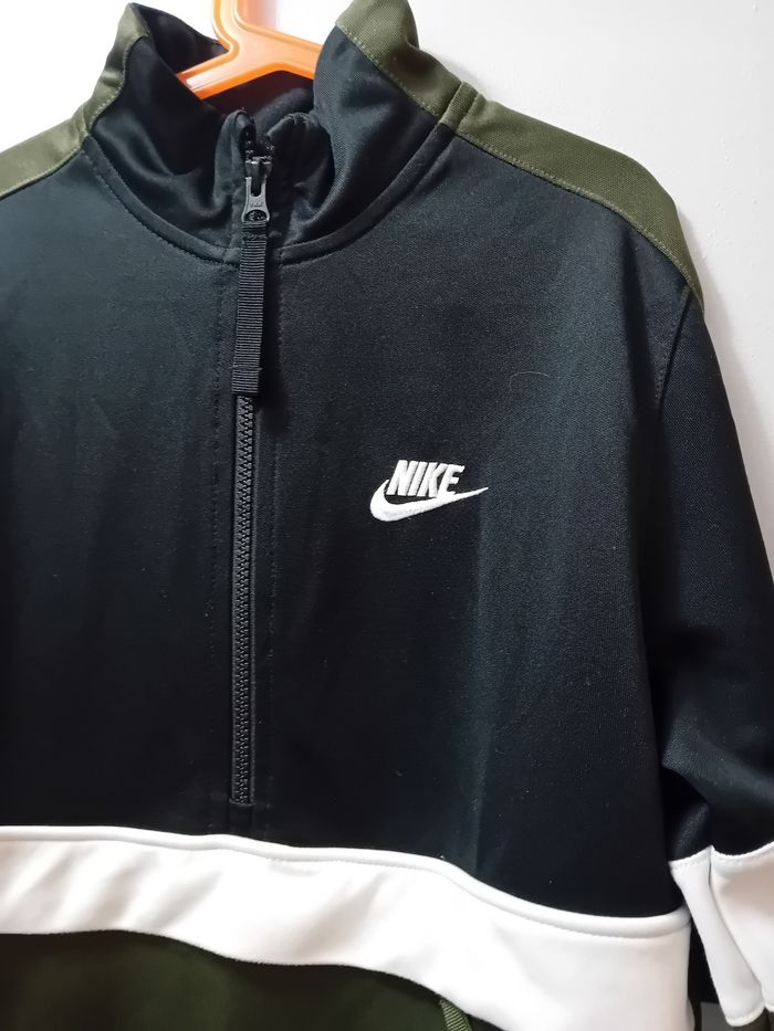 Pull Nike 12/13 ans - photo numéro 2