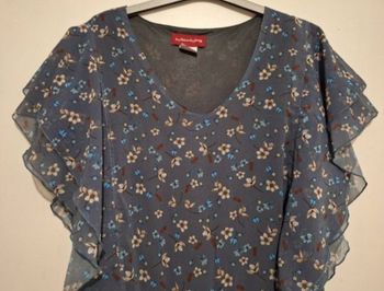 Robe grande taille avec une ceinture bleue fleurie