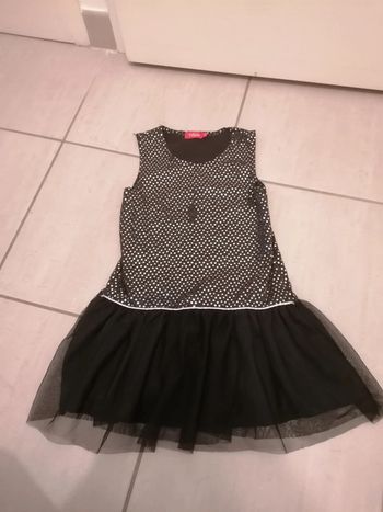 Robe de fête portée une fois taille 4 ans
