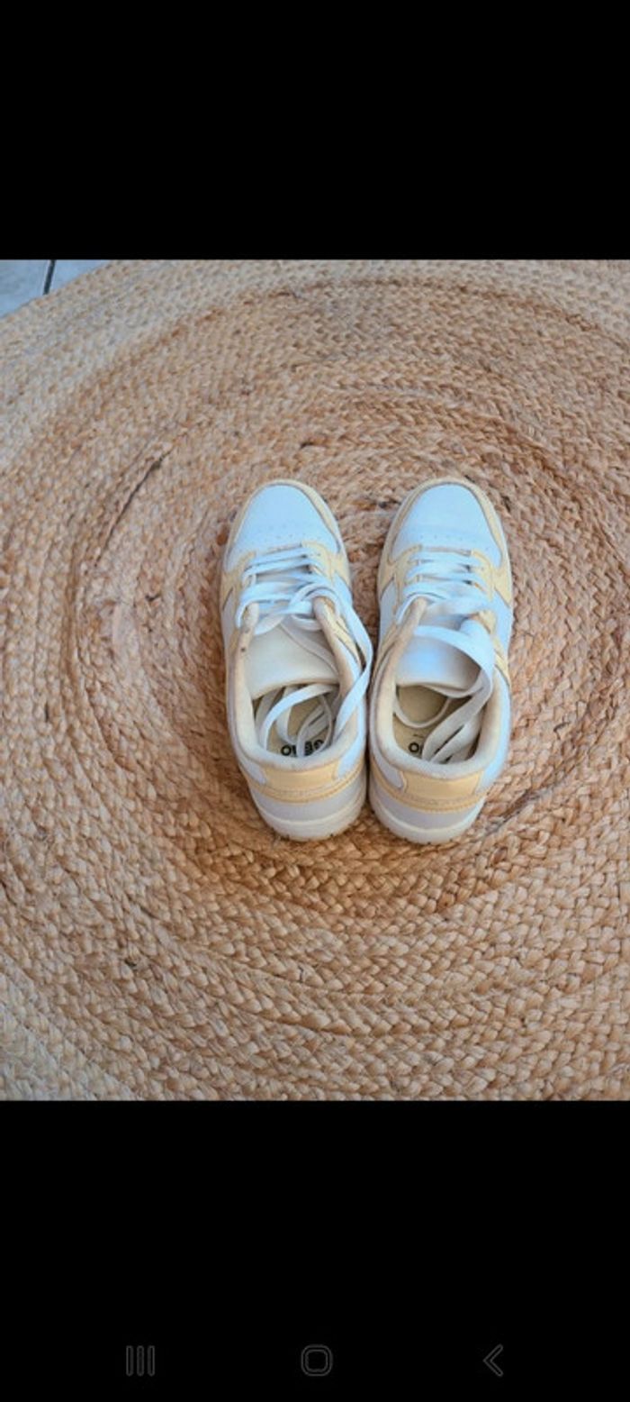 Baskets jaune et blanche - photo numéro 5