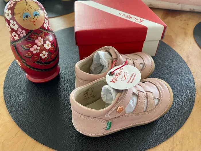 Sandales Kickers Pointure 23 rose clair - photo numéro 3