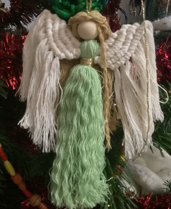 Ange macramé vert