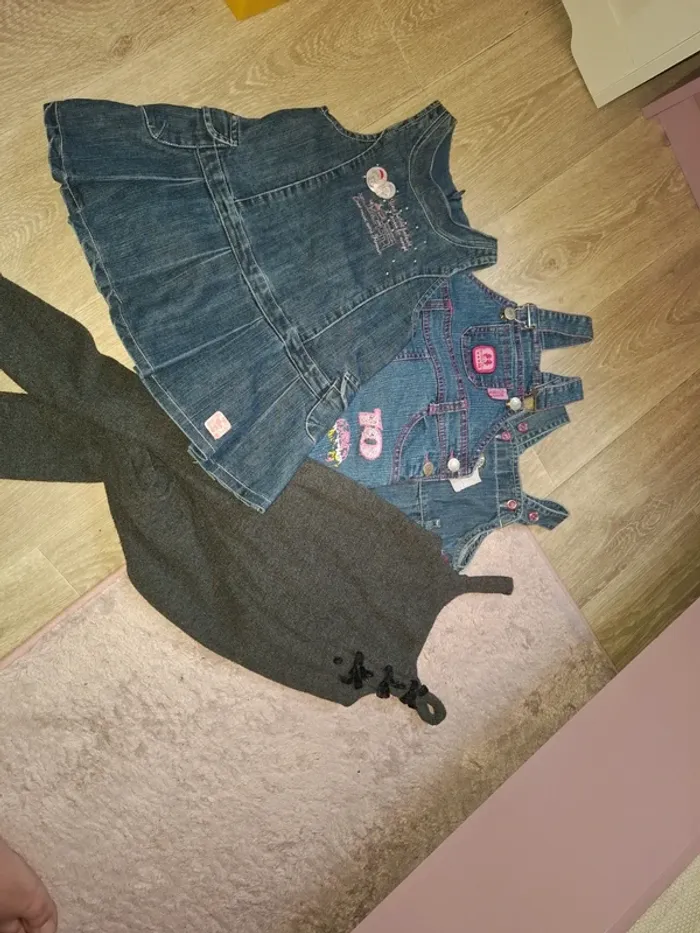 Lots 2 robes et 1 combi