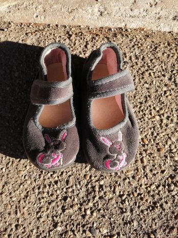 Pantoufle fille 23