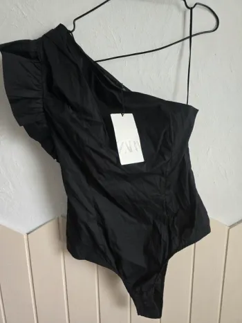 Body 1 manche zara neuf avec etiquette