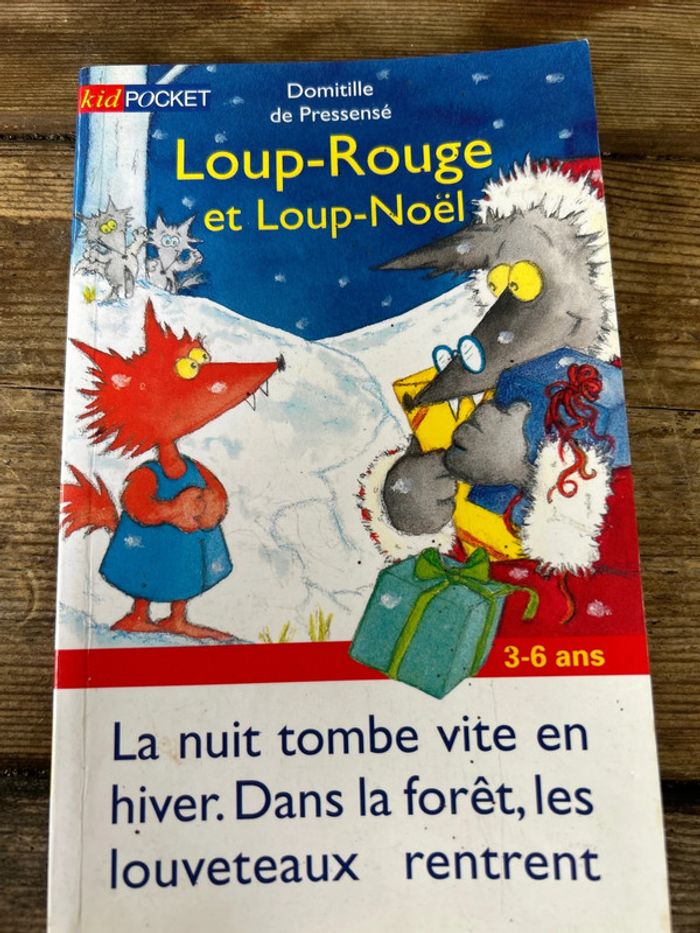 Loup rouge et loup noël