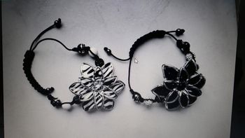 Bracelet fantaisie motif fleur neuf