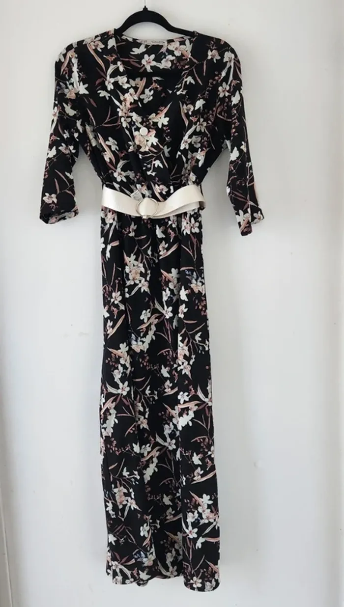 Robe longue fleurie avec ceinture – C.F Fashion