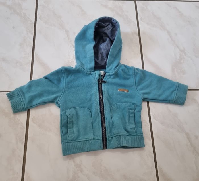 sweat zippé à capuche turquoise obaibi taille 3 mois