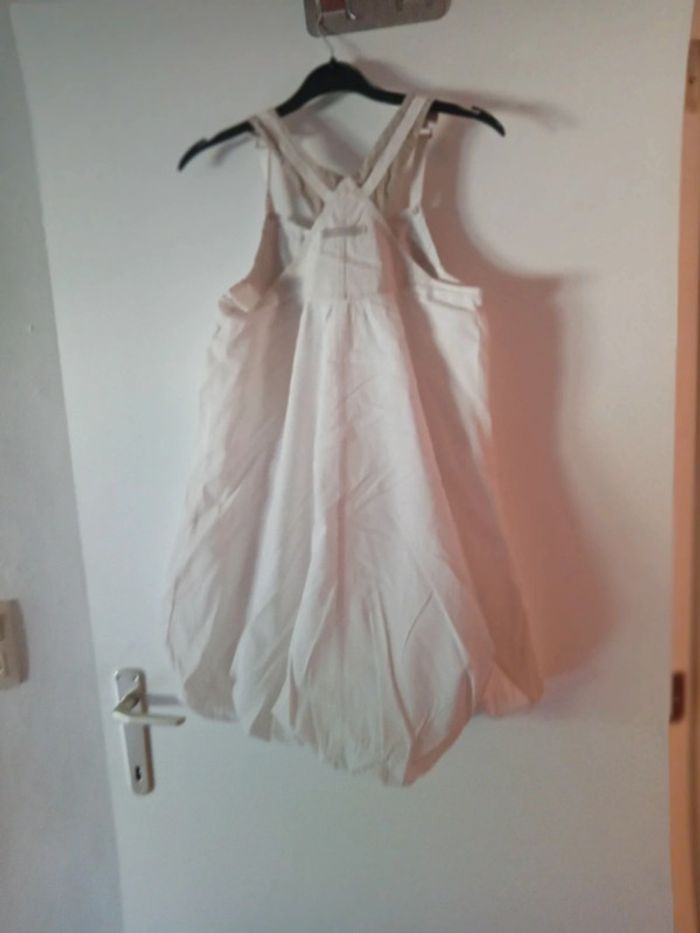 Jolie robe blanche. 12 ans - photo numéro 7