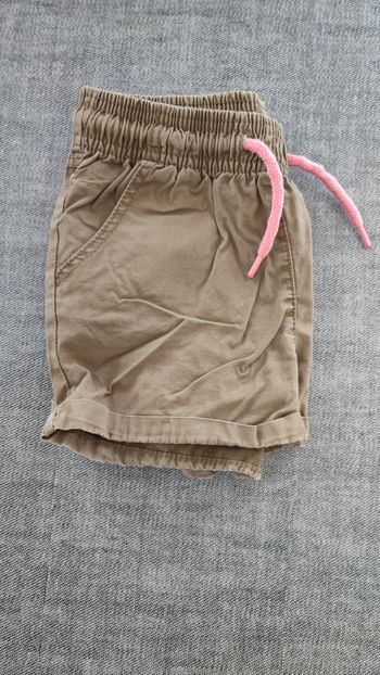 Short fille