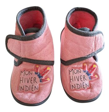 Chaussons fille p.23 BE