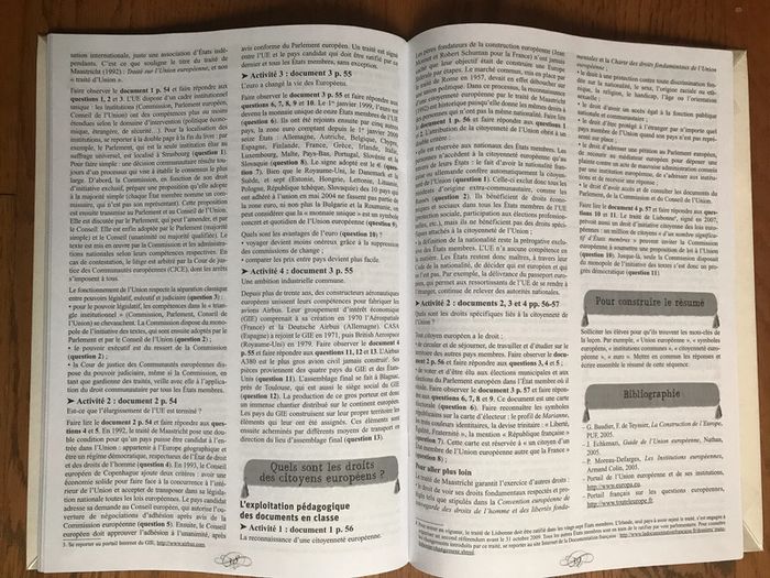 Les Dossiers Hachette Instruction Civique et Morale Cycle 3 - Guide + photofiches - photo numéro 2