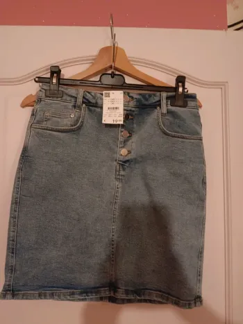 Jupe en jean bleu clair camaïeu taille 38 neuve avec étiquette