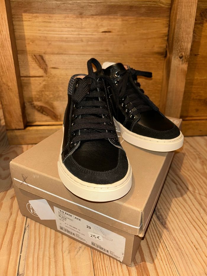Basket noir Tenis neuve - photo numéro 2