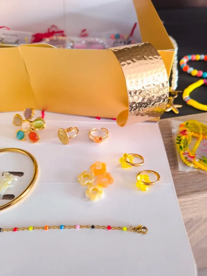 Lot de 20 bijoux dorés et jaunes - photo numéro 17