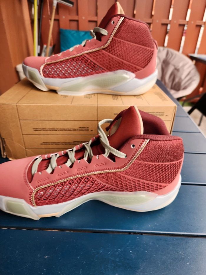 Jordan 28 CNY neuves Taille 44,5 bordeau - photo numéro 3