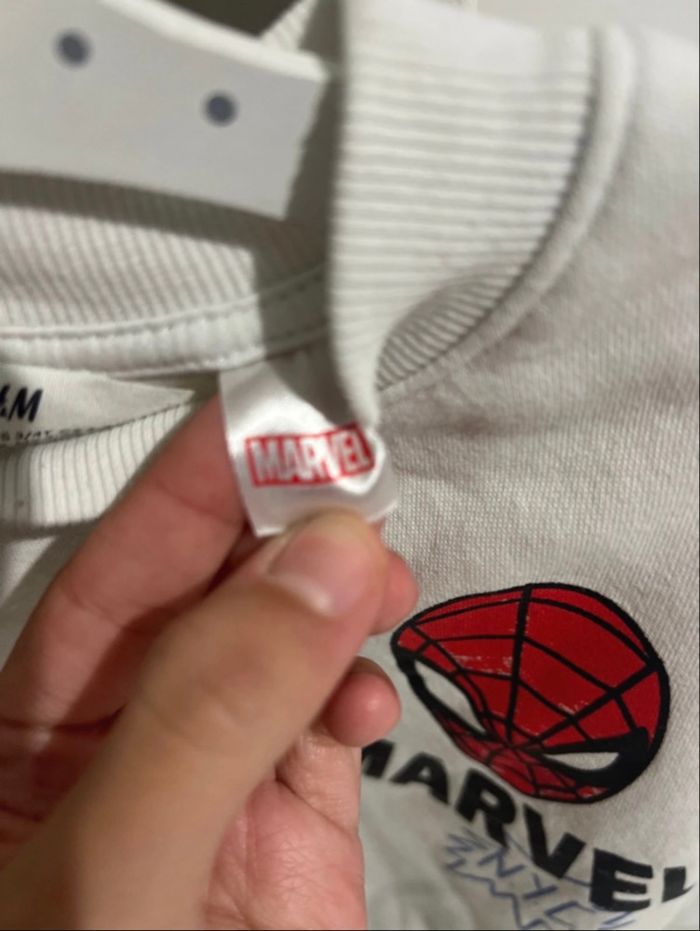 Sweat Spiderman /marvel H&M taille 3/4ans - photo numéro 4