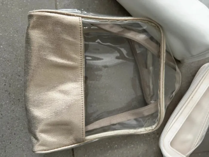 Lot de 3 sacs et pochettes transparentes, bon état mais quelques traces, 34x22cm - photo numéro 4