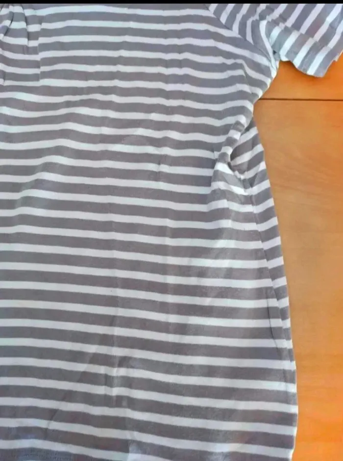 T-shirt bon état t5 - photo numéro 2